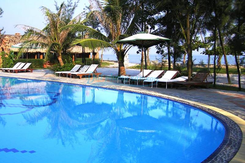 Bể bơi Vạn Chài resort Sầm Sơn